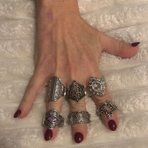 6 silvertone stretch rings. 2 with stones.